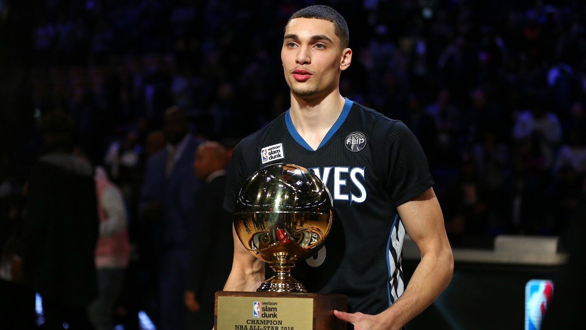 史上最精彩的“妙传”瞬间：斯托亚科维奇在快攻中送出助攻绝杀！